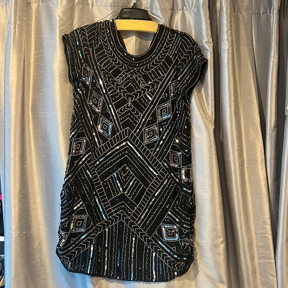 Parker Black Topaz Geometric Beaded Cap Sleeve Sheath Cocktail Dress Size M NWT - Picture 5 of 5
